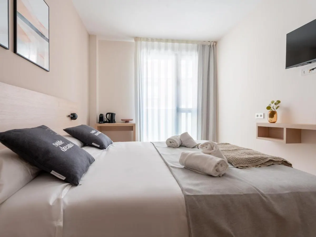 limehome Barcelona Carrer de Besalú 82 0*,