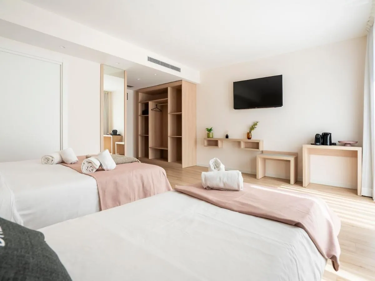 Hotel limehome Barcelona Carrer de Besalú 82