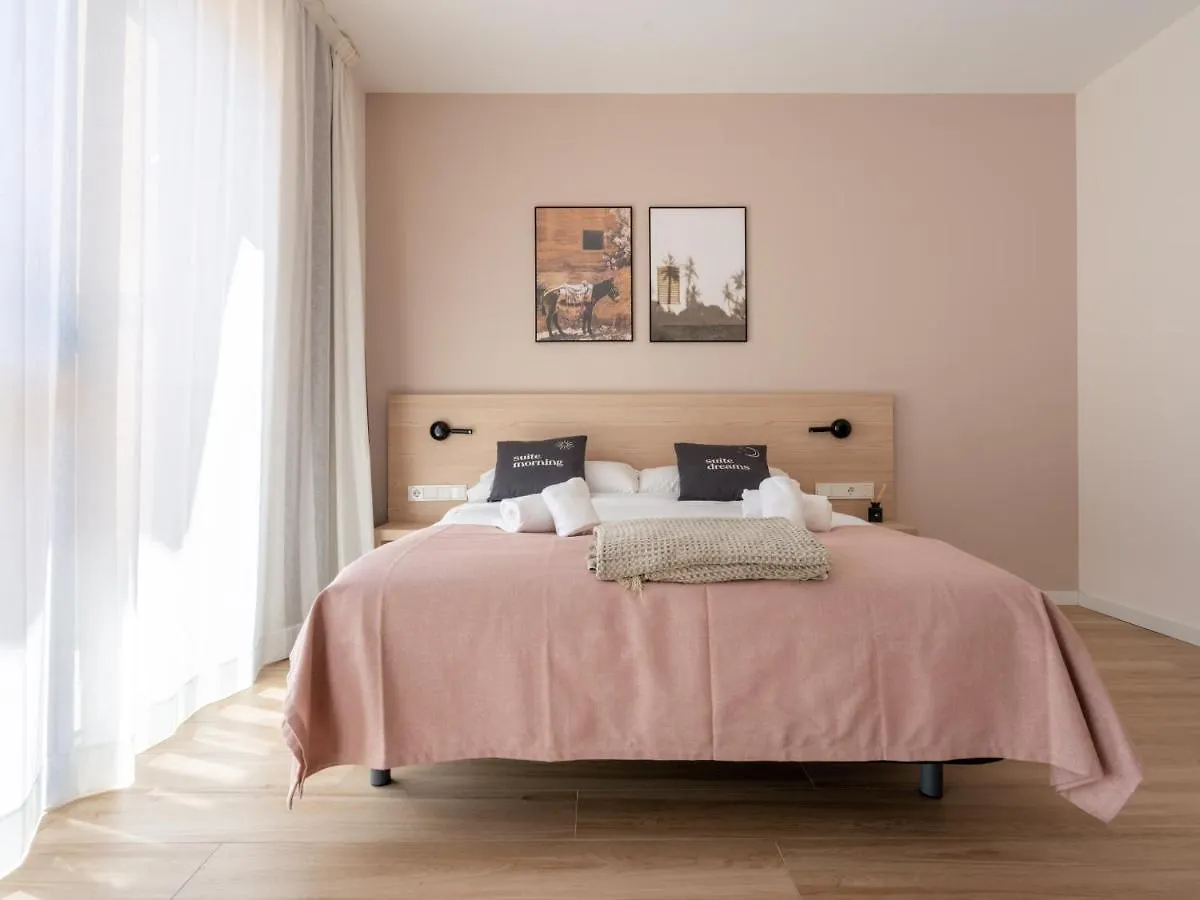 Hotel limehome Barcelona Carrer de Besalú 82