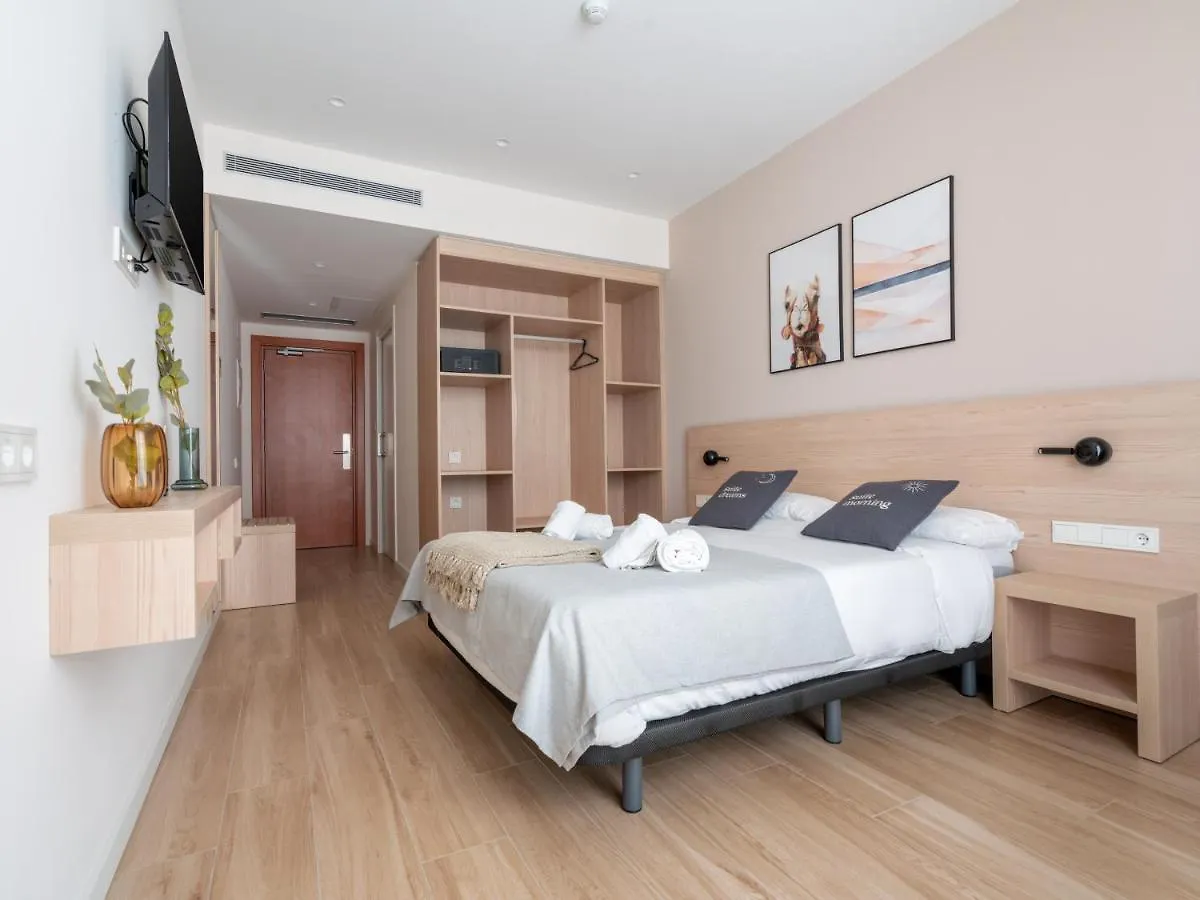 limehome Barcelona Carrer de Besalú 82 0*,